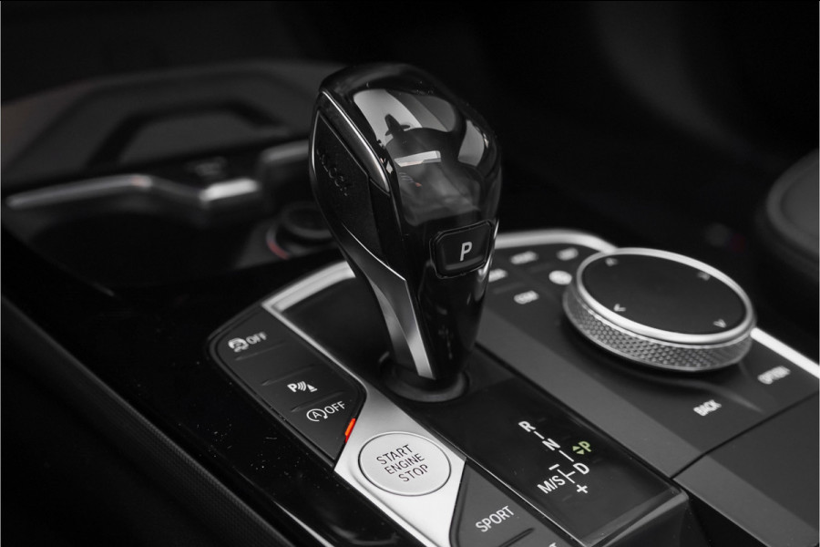 BMW 1-serie 118i M-Sport Pano CarPlay Camera HiFi 18"