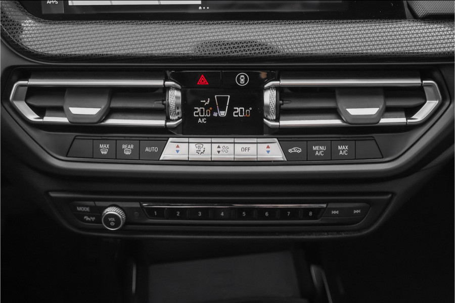 BMW 1-serie 118i M-Sport Pano CarPlay Camera HiFi 18"