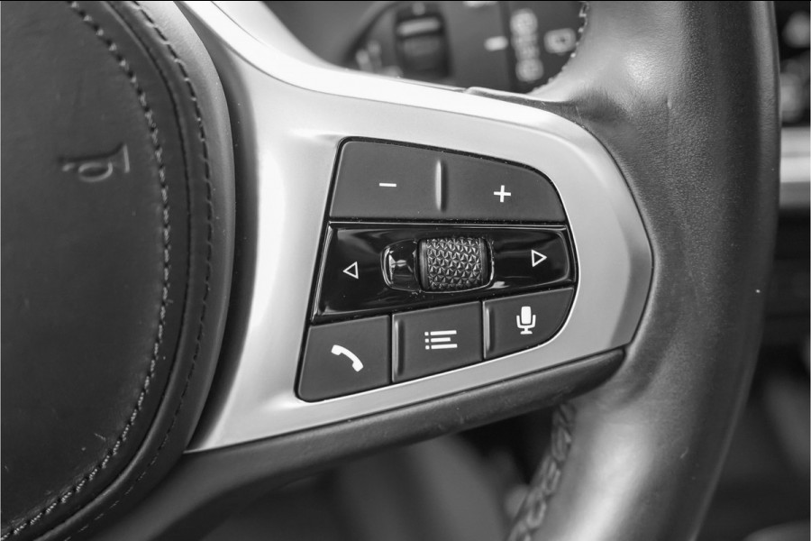 BMW 1-serie 118i M-Sport Pano CarPlay Camera HiFi 18"