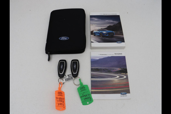 Ford Focus 1.5 EcoBoost ST Line | Stoelverwarming | Adaptive cruise | Camera | Carplay | Stuurverwarming | Navigatie | Full LED | Parkeerhulp | Climate control | Bluetooth