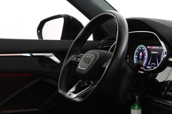 Audi Q3 45 TFSI e S line edition > 2x S line/Camera/19 inch/Sfeerverlichting/Plug in hybride...