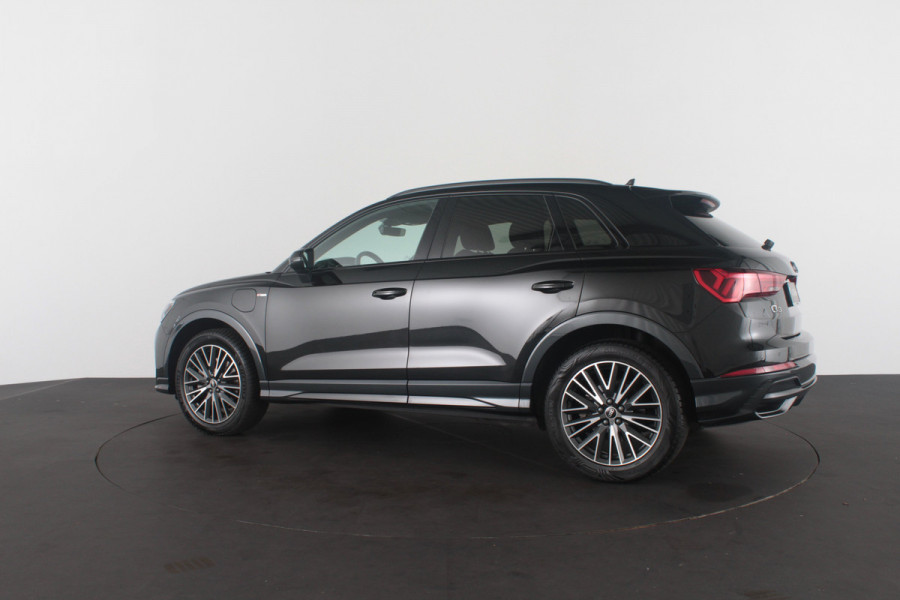 Audi Q3 45 TFSI e S line edition > 2x S line/Camera/19 inch/Sfeerverlichting/Plug in hybride...