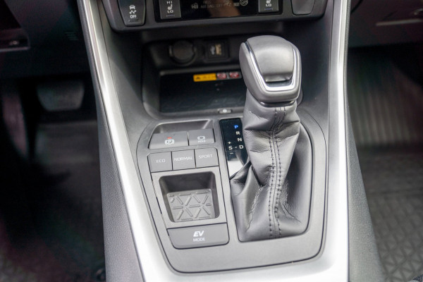 Toyota RAV4 2.5 Hybrid Business| Prijs rijklaar incl. 12 mnd garantie | Camera Elek klep Carplay Stuur-stoelverw.