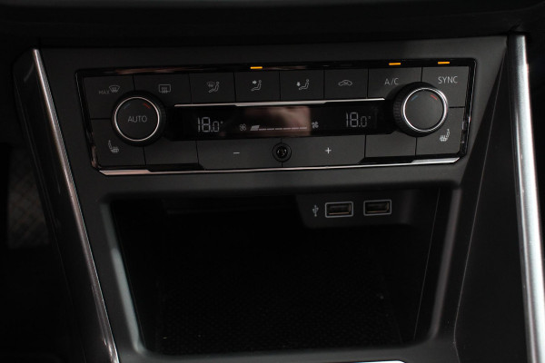 Volkswagen Polo 1.0 TSI DSG Highline 116 Pk Navigatie Parkeersensoren Voor + Achter Adaptieve Cruise Control Lichtmetalen Velgen