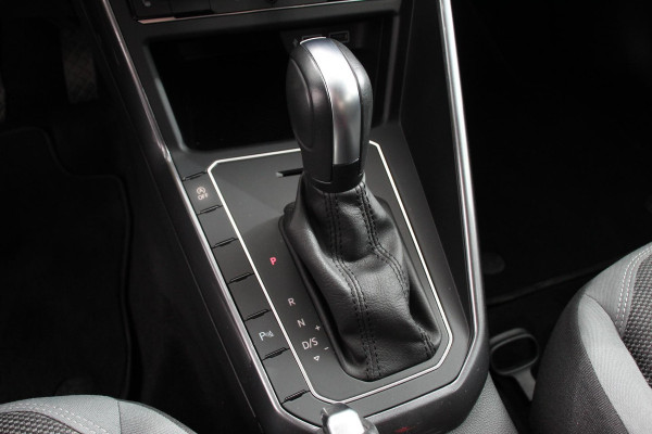 Volkswagen Polo 1.0 TSI DSG Highline 116 Pk Navigatie Parkeersensoren Voor + Achter Adaptieve Cruise Control Lichtmetalen Velgen