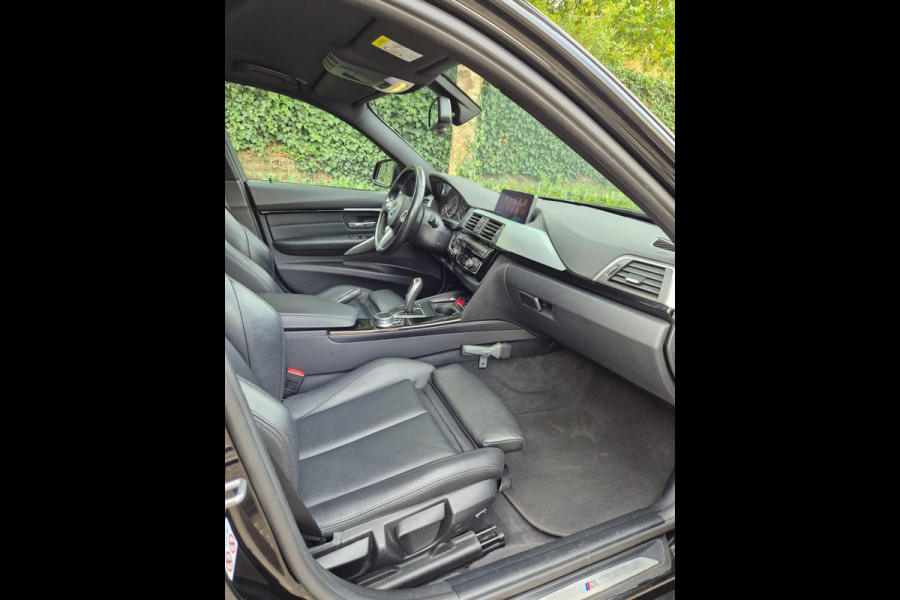 BMW 3 Serie Touring M Sport INCL BTW Apple CarPlay Trekhaak Zwart LED Evo GR Navi 2e eigenaar Breedset M Velgen Garantie