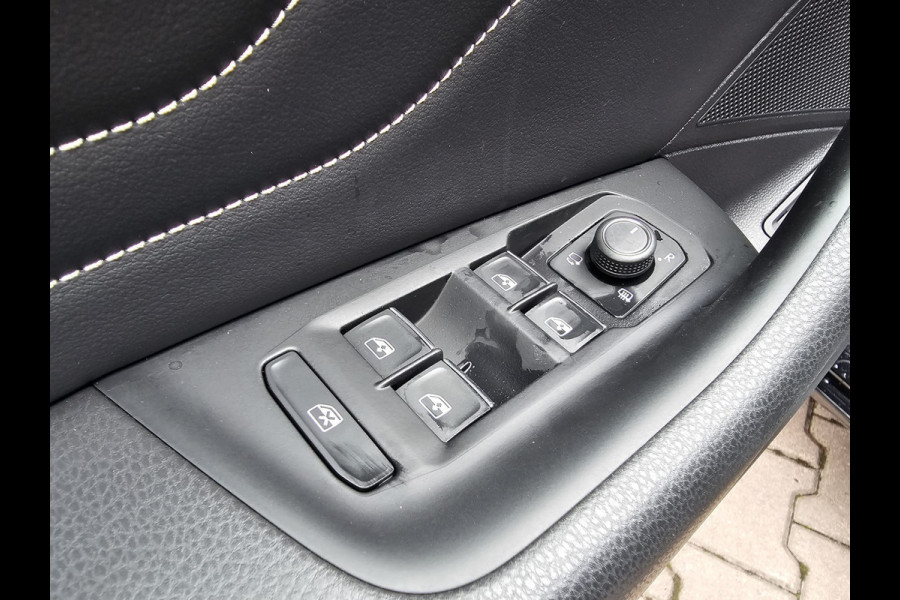 Volkswagen Passat Variant 1.4 TSI PHEV GTE Business | Pano | Virtual | Trekhaak | Leder | Stoelverwarming | Elek. achterklep | 360 camera | Vol |