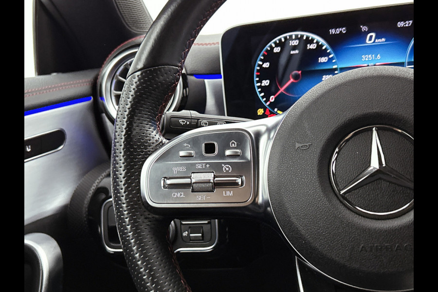 Mercedes-Benz CLA-Klasse Shooting Brake 200 Business Solution AMG (SFEERVERLICHTING, CAMERA, STOELVERWARMING, GOED ONDERHOUDEN)