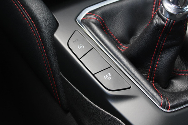 Ford Kuga 1.5 EcoBoost ST-Line X | Trekhaak | Stoel + Stuurverwarming | Adaptive Cruise Control | Camera | Navigatie | Climate Control |