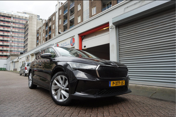 Škoda ENYAQ iV 60 | NL Auto | 1ste eigenaar | Trekhaak | Adaptive+Lane | Sfeer | 20inch | Leer/ stof | Luxe zeer nette auto