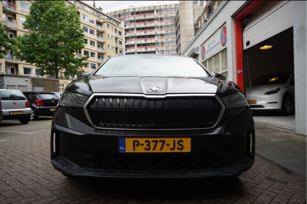 Škoda ENYAQ iV 60 | NL Auto | 1ste eigenaar | Trekhaak | Adaptive+Lane | Sfeer | 20inch | Leer/ stof | Luxe zeer nette auto