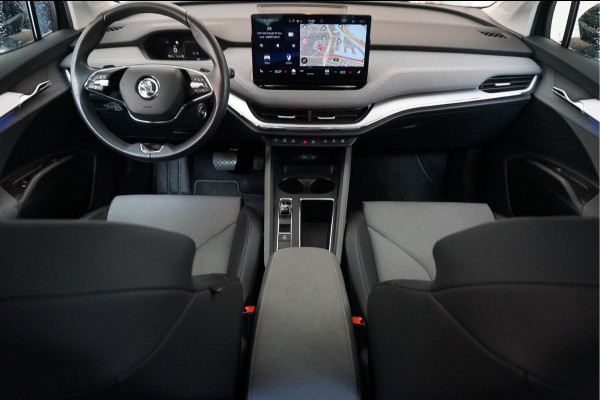 Škoda ENYAQ iV 60 | NL Auto | 1ste eigenaar | Trekhaak | Adaptive+Lane | Sfeer | 20inch | Leer/ stof | Luxe zeer nette auto