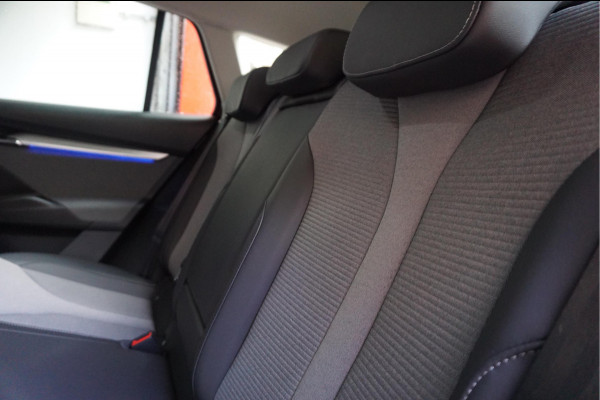Škoda ENYAQ iV 60 | NL Auto | 1ste eigenaar | Trekhaak | Adaptive+Lane | Sfeer | 20inch | Leer/ stof | Luxe zeer nette auto
