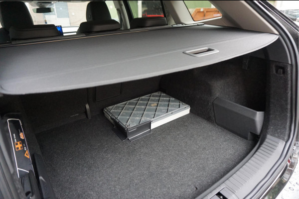 Škoda ENYAQ iV 60 | NL Auto | 1ste eigenaar | Trekhaak | Adaptive+Lane | Sfeer | 20inch | Leer/ stof | Luxe zeer nette auto