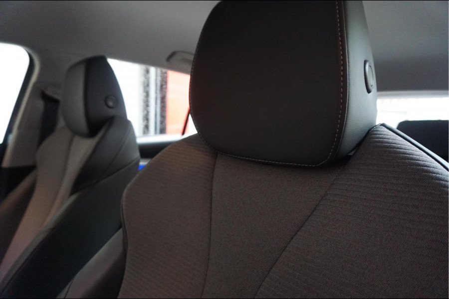 Škoda ENYAQ iV 60 | NL Auto | 1ste eigenaar | Trekhaak | Adaptive+Lane | Sfeer | 20inch | Leer/ stof | Luxe zeer nette auto