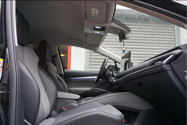Škoda ENYAQ iV 60 | NL Auto | 1ste eigenaar | Trekhaak | Adaptive+Lane | Sfeer | 20inch | Leer/ stof | Luxe zeer nette auto