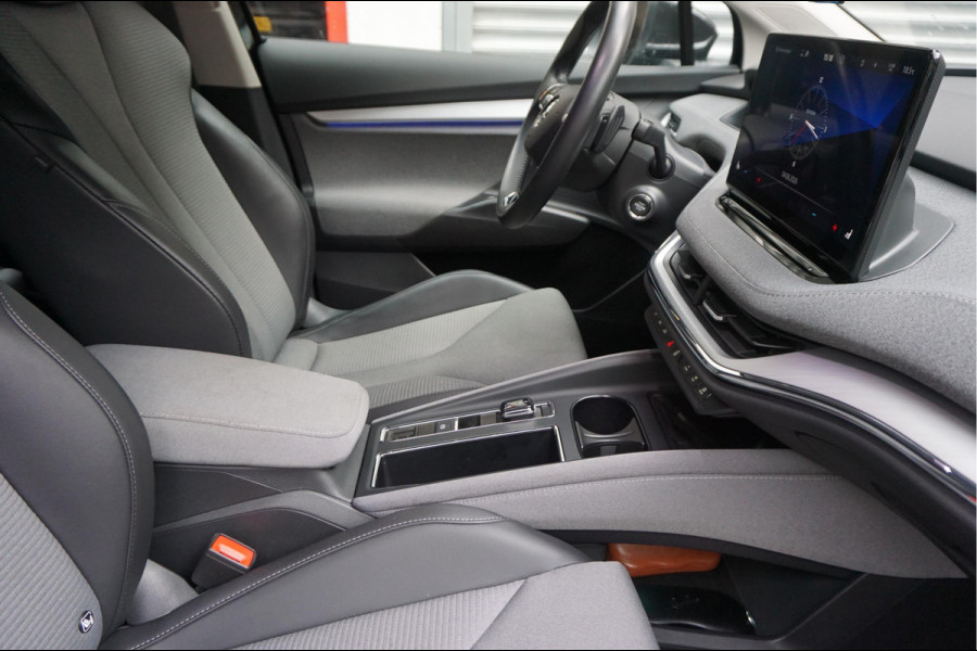 Škoda ENYAQ iV 60 | NL Auto | 1ste eigenaar | Trekhaak | Adaptive+Lane | Sfeer | 20inch | Leer/ stof | Luxe zeer nette auto