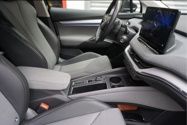 Škoda ENYAQ iV 60 | NL Auto | 1ste eigenaar | Trekhaak | Adaptive+Lane | Sfeer | 20inch | Leer/ stof | Luxe zeer nette auto