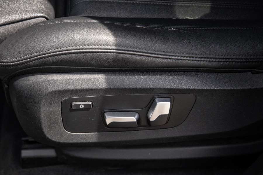 BMW X5 xDrive45e Executive CARPLAY / CAMERA / DEALER ONDERHOUDEN / LEER / STOELVERWARMING / BLACK ON BLACK