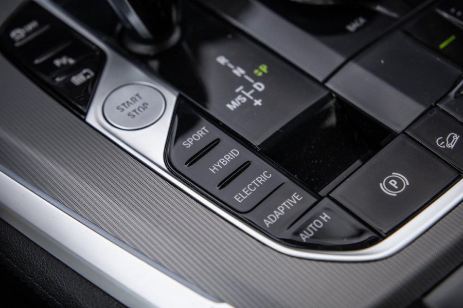 BMW X5 xDrive45e Executive CARPLAY / CAMERA / DEALER ONDERHOUDEN / LEER / STOELVERWARMING / BLACK ON BLACK