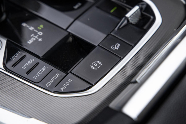 BMW X5 xDrive45e Executive CARPLAY / CAMERA / DEALER ONDERHOUDEN / LEER / STOELVERWARMING / BLACK ON BLACK