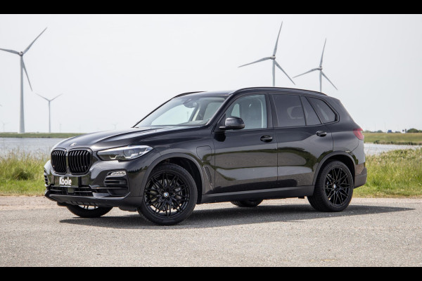 BMW X5 xDrive45e Executive CARPLAY / CAMERA / DEALER ONDERHOUDEN / LEER / STOELVERWARMING / BLACK ON BLACK