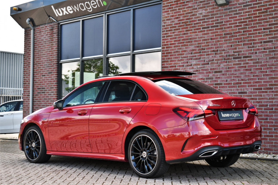 Mercedes-Benz A-Klasse 250 e AMG-Line Pano 19inch Night Patagonia-red!
