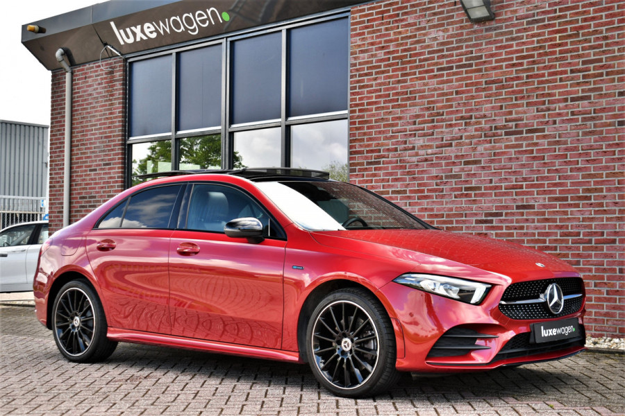 Mercedes-Benz A-Klasse 250 e AMG-Line Pano 19inch Night Patagonia-red!