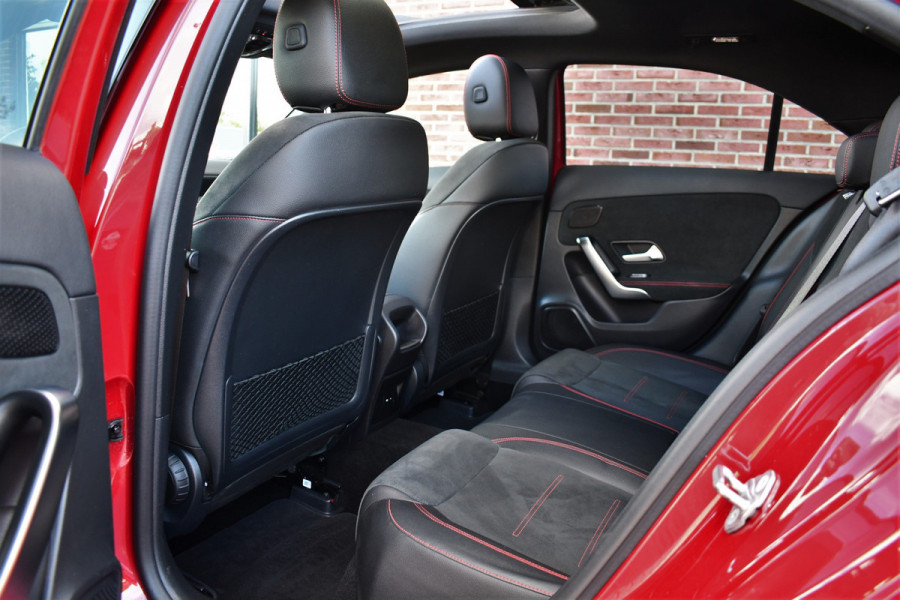 Mercedes-Benz A-Klasse 250 e AMG-Line Pano 19inch Night Patagonia-red!