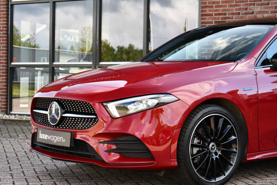 Mercedes-Benz A-Klasse 250 e AMG-Line Pano 19inch Night Patagonia-red!