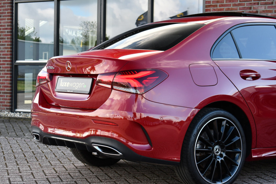 Mercedes-Benz A-Klasse 250 e AMG-Line Pano 19inch Night Patagonia-red!