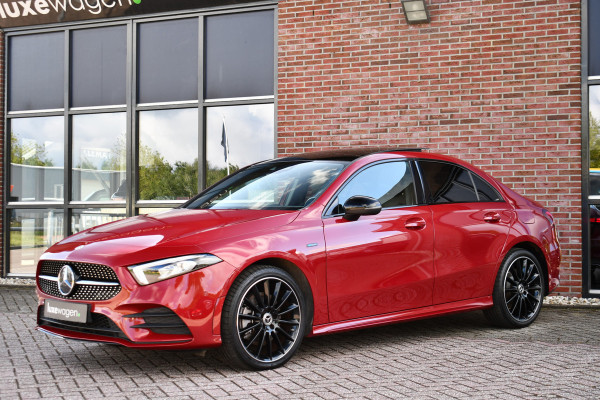 Mercedes-Benz A-Klasse 250 e AMG-Line Pano 19inch Night Patagonia-red!
