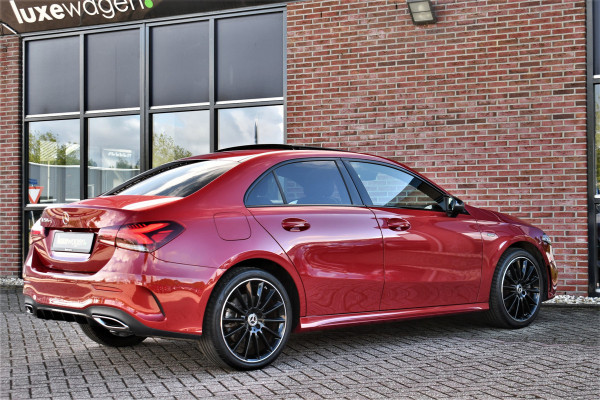 Mercedes-Benz A-Klasse 250 e AMG-Line Pano 19inch Night Patagonia-red!