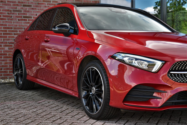 Mercedes-Benz A-Klasse 250 e AMG-Line Pano 19inch Night Patagonia-red!