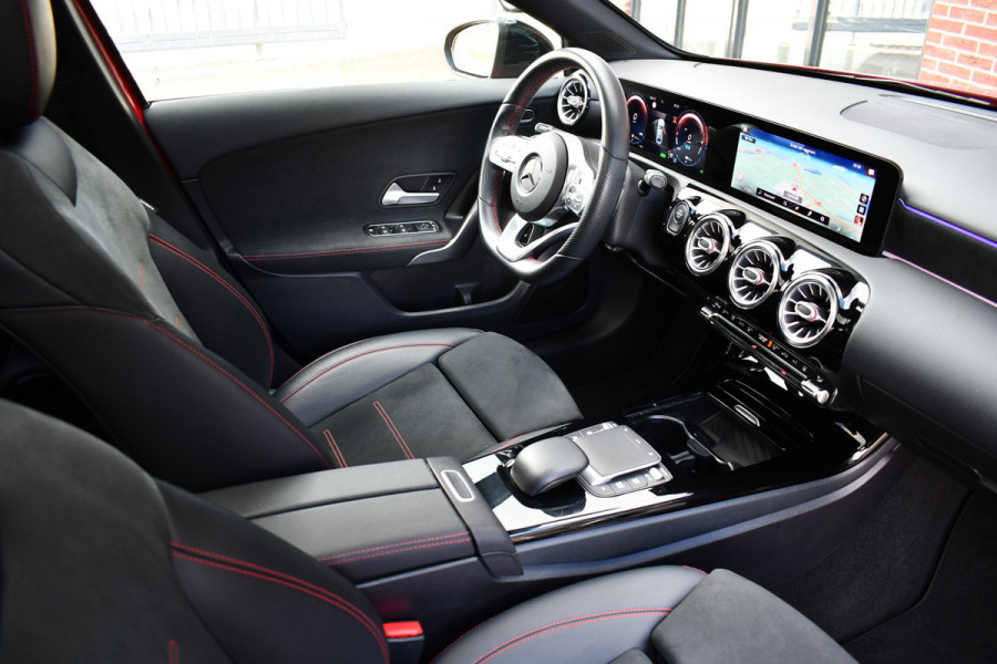 Mercedes-Benz A-Klasse 250 e AMG-Line Pano 19inch Night Patagonia-red!