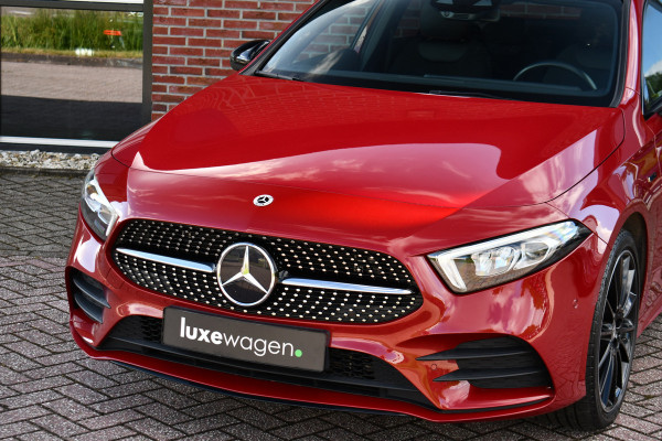 Mercedes-Benz A-Klasse 250 e AMG-Line Pano 19inch Night Patagonia-red!