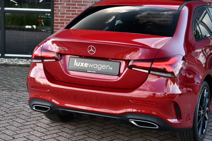 Mercedes-Benz A-Klasse 250 e AMG-Line Pano 19inch Night Patagonia-red!