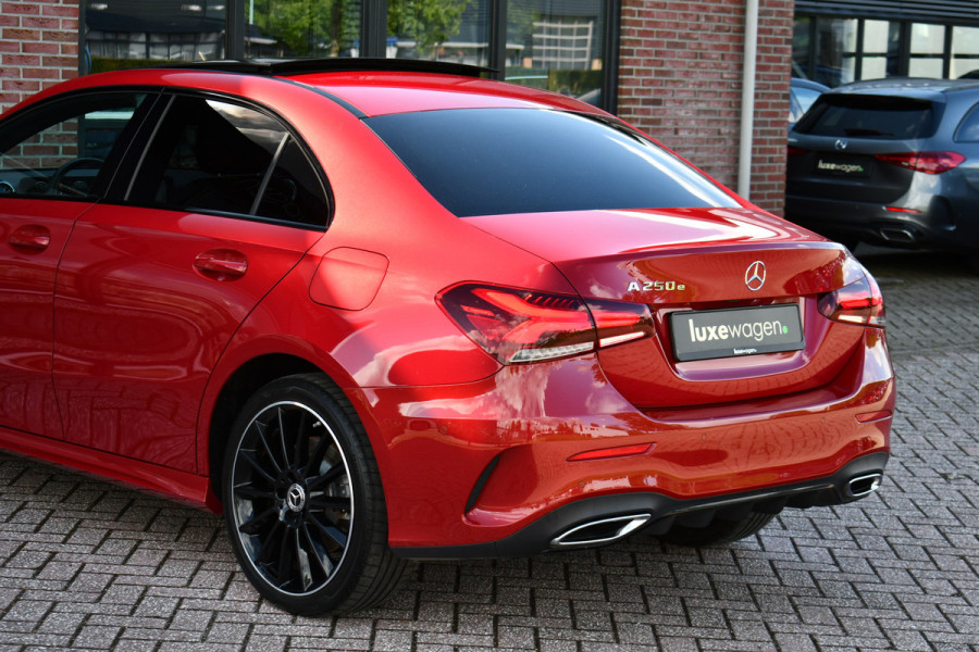 Mercedes-Benz A-Klasse 250 e AMG-Line Pano 19inch Night Patagonia-red!