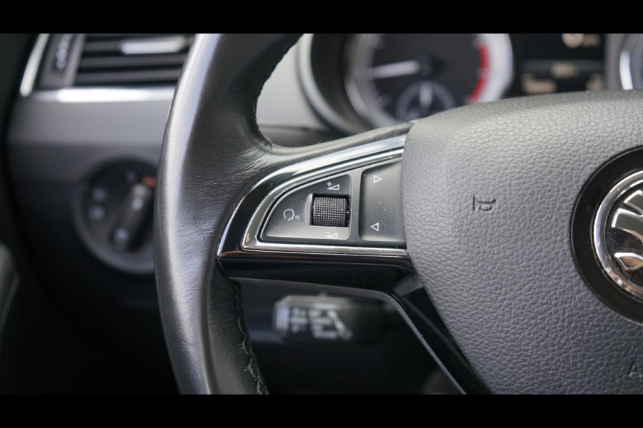Škoda Octavia Combi 1.0 TSI Greentech AUTOMAAT-CANTON SOUND-CLIMA-CRUISE-KEYLESS-LED-NAVIGATIE-STOELVERWARMING