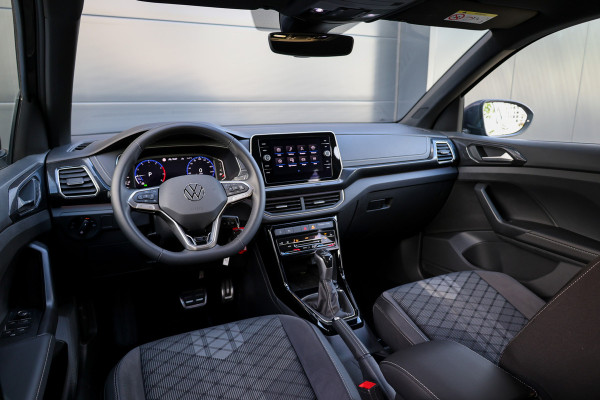 Volkswagen T-Cross 1.0 TSI R-Line Edition | R-LINE | ACC | IQ LIGHT | CAMERA | 18 INCH | VERLICHTE GRILL | DIGITAL |