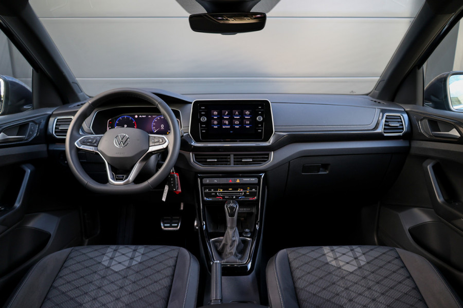 Volkswagen T-Cross 1.0 TSI R-Line Edition | R-LINE | ACC | IQ LIGHT | CAMERA | 18 INCH | VERLICHTE GRILL | DIGITAL |