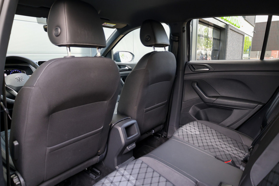 Volkswagen T-Cross 1.0 TSI R-Line Edition | R-LINE | ACC | IQ LIGHT | CAMERA | 18 INCH | VERLICHTE GRILL | DIGITAL |
