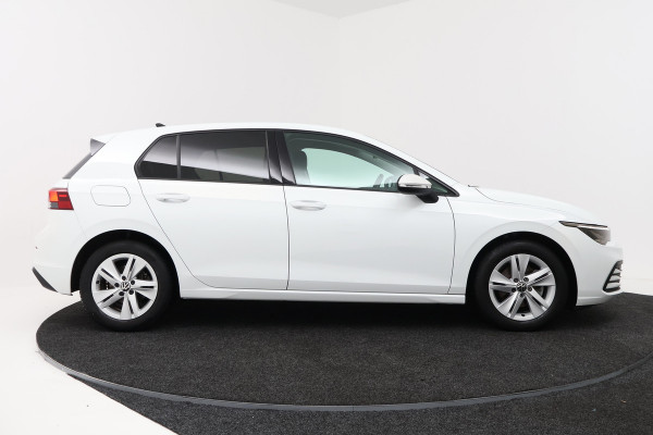 Volkswagen Golf 2.0 TDI Style (DIGITALE COCKPIT, SFEERVERLICHTING, NAVIGATIE, CRUISE ADAPTIEF, STUURVERWARMING)