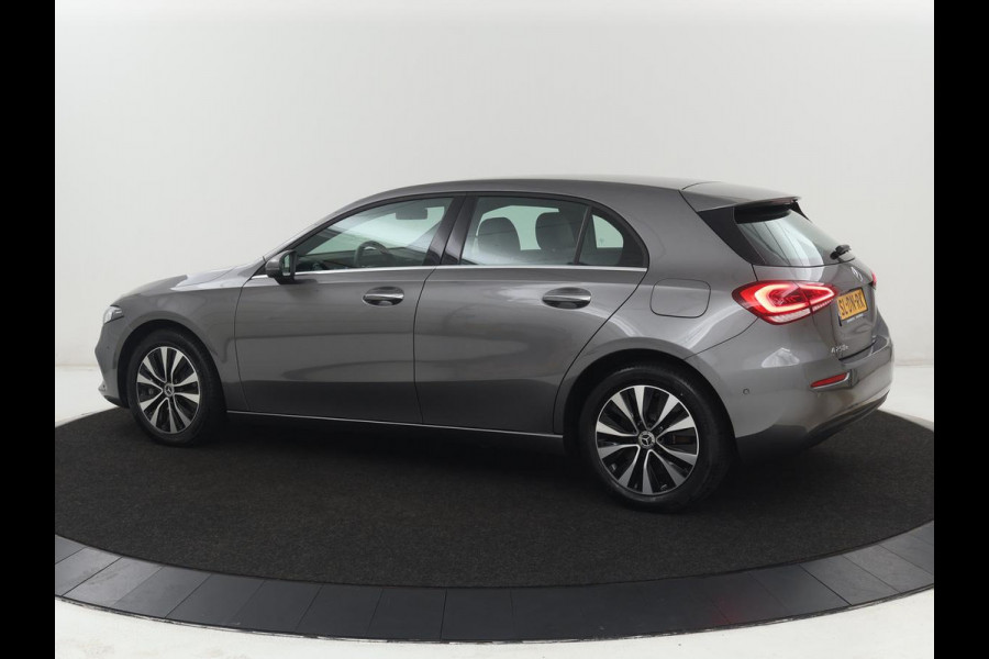 Mercedes-Benz A-Klasse 250e Style | SOH 92% | Stoelverwarming | Sfeerverlichting | Keyless | Camera | Navigatie | Widescreen | Half leder | Side Assist | Climate control | Bluetooth | PHEV | Plug In