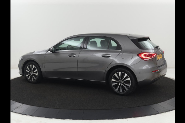 Mercedes-Benz A-Klasse 250e Style | SOH 92% | Stoelverwarming | Sfeerverlichting | Keyless | Camera | Navigatie | Widescreen | Half leder | Side Assist | Climate control | Bluetooth | PHEV | Plug In
