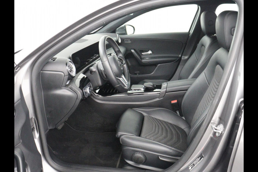 Mercedes-Benz A-Klasse 250e Style | SOH 92% | Stoelverwarming | Sfeerverlichting | Keyless | Camera | Navigatie | Widescreen | Half leder | Side Assist | Climate control | Bluetooth | PHEV | Plug In