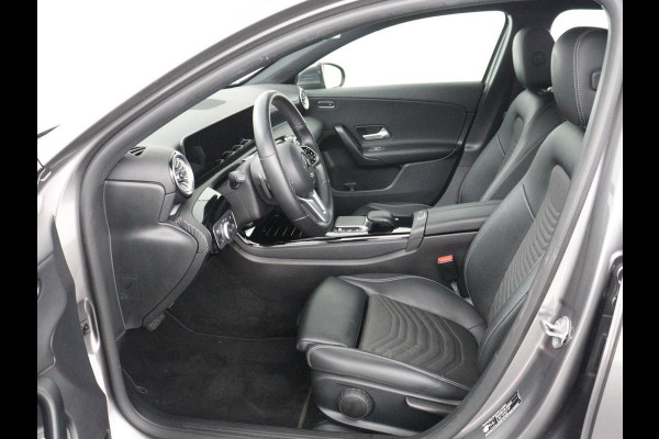 Mercedes-Benz A-Klasse 250e Style | SOH 92% | Stoelverwarming | Sfeerverlichting | Keyless | Camera | Navigatie | Widescreen | Half leder | Side Assist | Climate control | Bluetooth | PHEV | Plug In