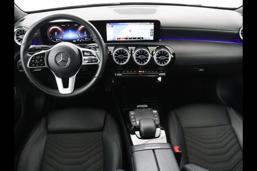 Mercedes-Benz A-Klasse 250e Style | SOH 92% | Stoelverwarming | Sfeerverlichting | Keyless | Camera | Navigatie | Widescreen | Half leder | Side Assist | Climate control | Bluetooth | PHEV | Plug In