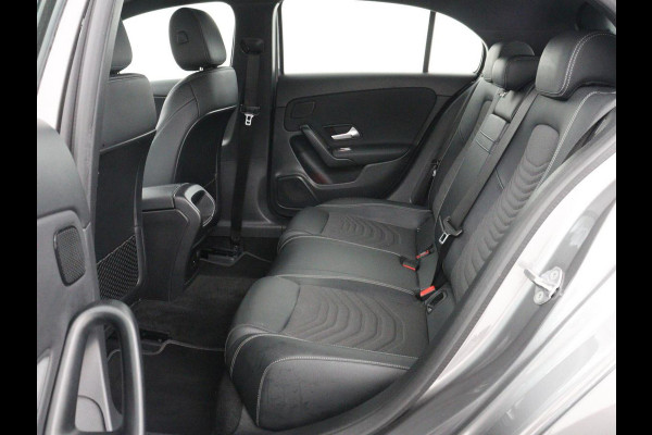 Mercedes-Benz A-Klasse 250e Style | SOH 92% | Stoelverwarming | Sfeerverlichting | Keyless | Camera | Navigatie | Widescreen | Half leder | Side Assist | Climate control | Bluetooth | PHEV | Plug In