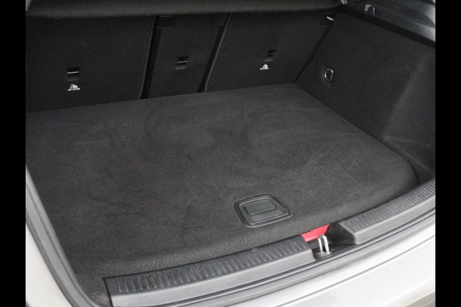 Mercedes-Benz A-Klasse 250e Style | SOH 92% | Stoelverwarming | Sfeerverlichting | Keyless | Camera | Navigatie | Widescreen | Half leder | Side Assist | Climate control | Bluetooth | PHEV | Plug In